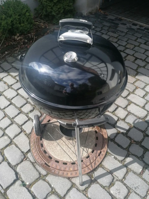 WEBER MASTER TOUCH GBS  57 CM BLACK ANSEHEN MIT PIZZASTEIN und WEBER HALTER LOOK