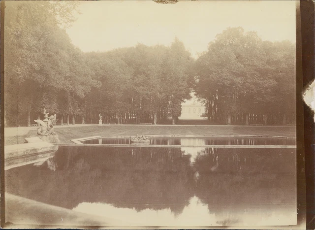 France, Versailles, Fontaine et étang du château, ca.1900, Vintage citrate print