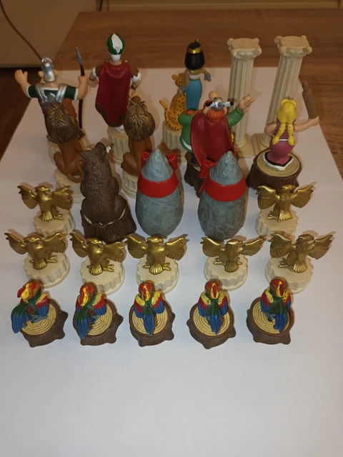 Lot 19 figurines Plastoy Astérix cassées + 4 intactes + 3 très cassées + 3décors