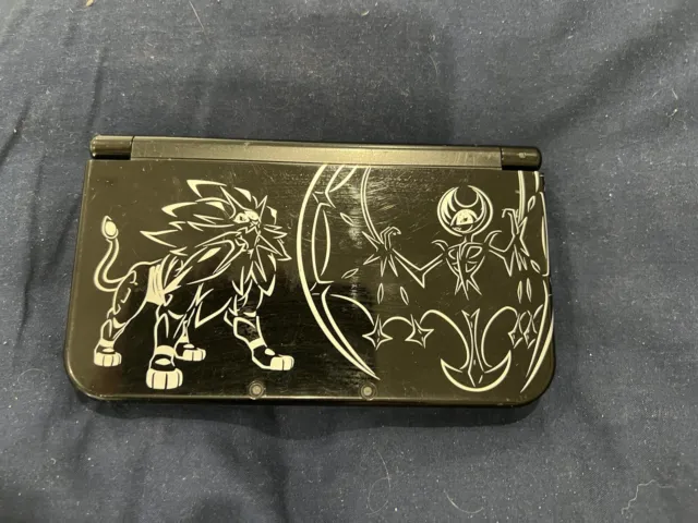 Nintendo 3DS XL Pokémon Sun and Moon Edition Console Solgaleo Lunala