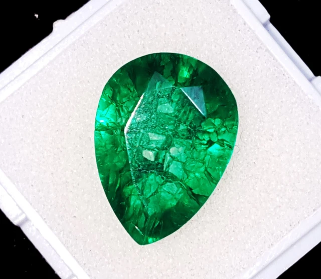Lot - EXCEPTIONNELLE ÉMERAUDE POIRE 7,07 CARATS