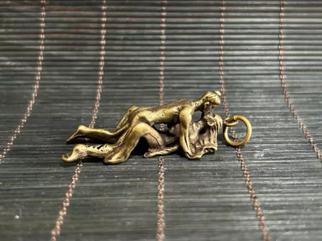 chinese old bronze hand carved hug sexual culture statue netsuke collectable