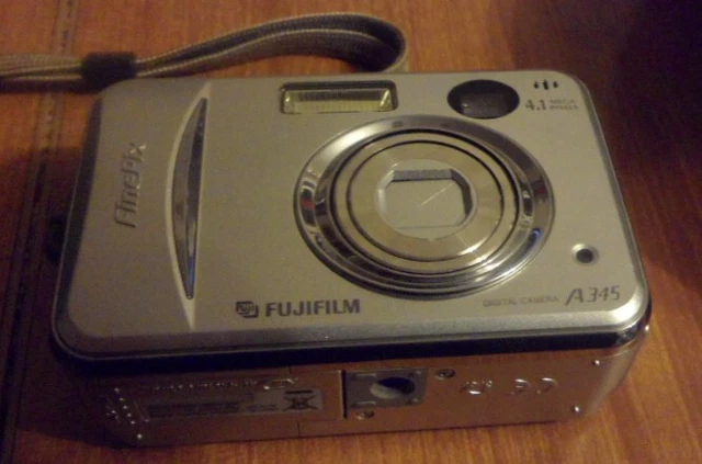 Fujifilm Finepix A345 Compact Digital Camera,EARLY VINTAGE DIGI CAMERA