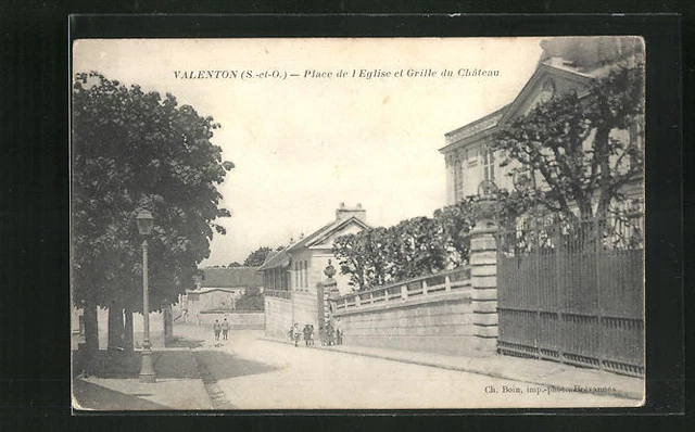 CPA Valenton, Place de l´Eglise et Grille du Chateau