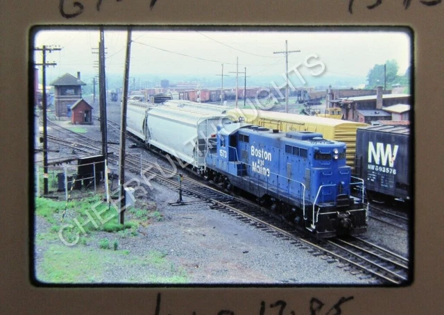 Original '85 Kodachrome Slide BM Boston Maine 1573 GP7 w/Train Deerfield   38S44