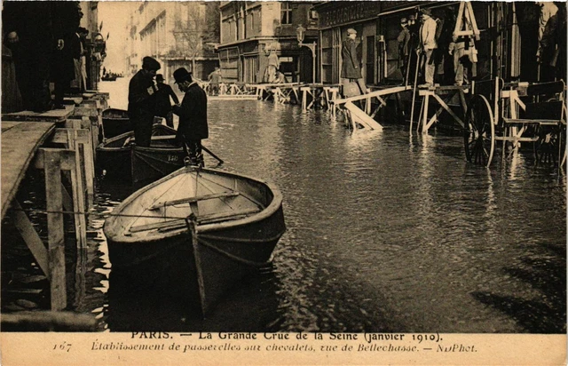 CPA PARIS La Grande Crue de la Seine 1910 Rue de Bellechasse Passerelle (860014)