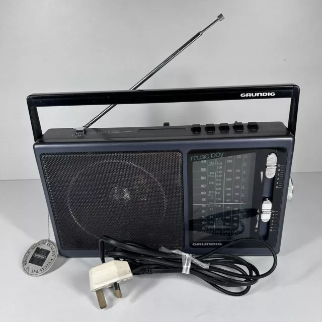 RADIO PORTATIL AM/FM MK-610 – Power on