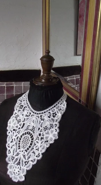 Col ancien français en dentelle au lacet de mariage fait main