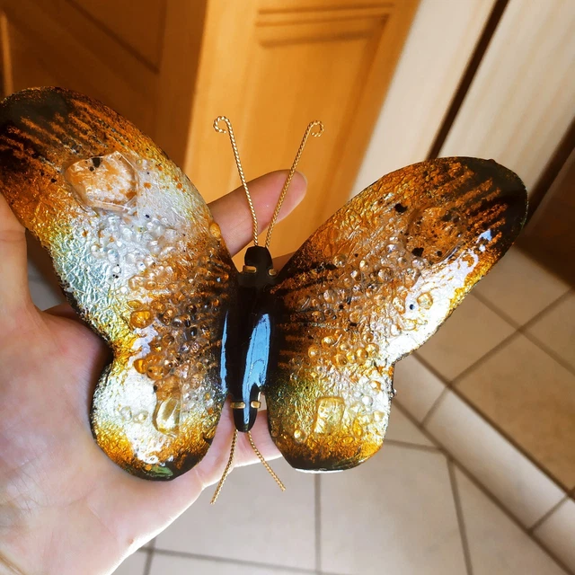 Pochette Artisanale En Cuir Doré Avec Ornement Papillon Et Pompons - Création Unique, Neuf Sans étiquette