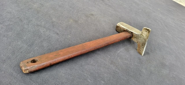 Outils Ancien. Marteau A Plaquer De Marqueteur Menuisier Ebeniste