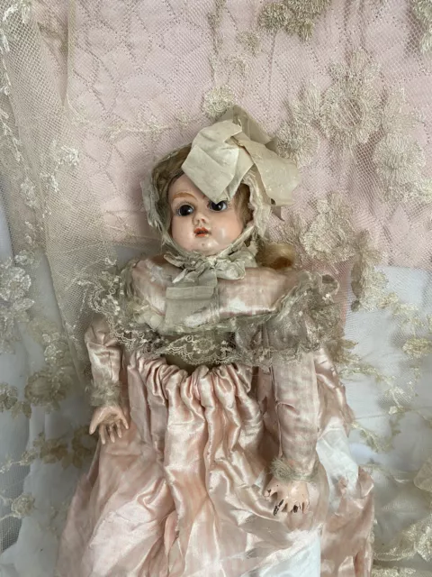 Poupee ancienne En Porcelaine Mignonnette