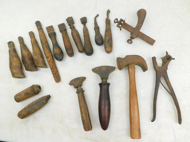 Outil De Cordonnier Ancien Des Années 40 - Main De Forge En Acier Et Bois, Pour Percer Le Cuir, Made In France