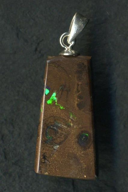N°251- Pendentif Pendentif d'Opale Boulder d'Australie (Queensland ) de 15,90 ct