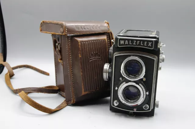 Walzflex TLR Camera with Kominar 75mm F/3.5 Lens