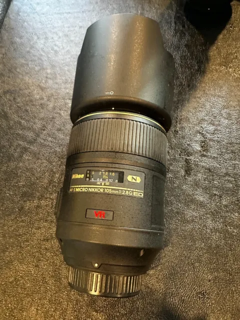 Nikon Micro NIKKOR 105mm f/2.8G AF-S VR IF-ED Lens Great Condition