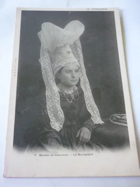 CPA La Normandie Studies and Costumes La Bourgogne 7