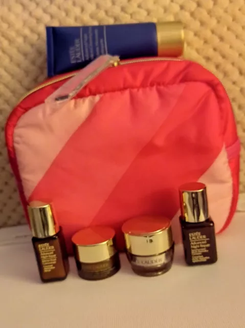 Trousse Estée Lauder garnie de 5 produits soin