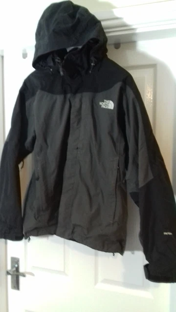 The North Face HyVent Giacca Foderata Uomo con Cappuccio. Taglia M/L. Usato. Pulito e ordinato.