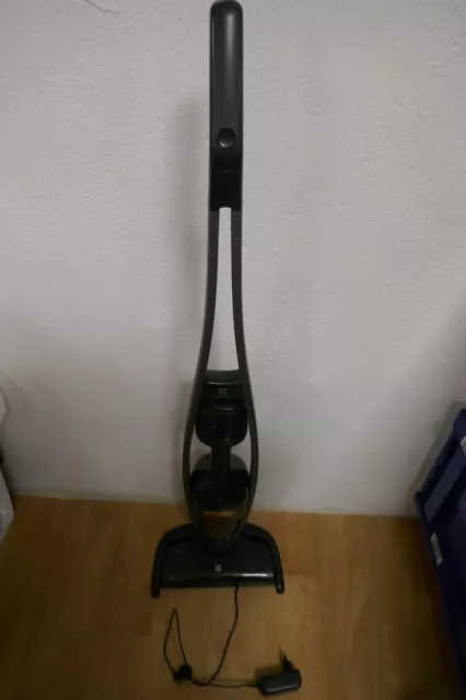 Aspirateur balais ELECTROLUX Pure Q9 QX91-40GG (Hors Services)