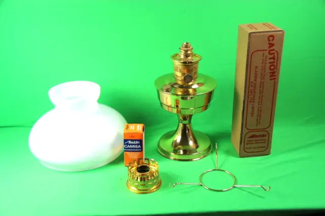 Aladdin Oil Lamp Model 23 Boxed Never Used , Chimney Gallery Mantle Tripod Shade