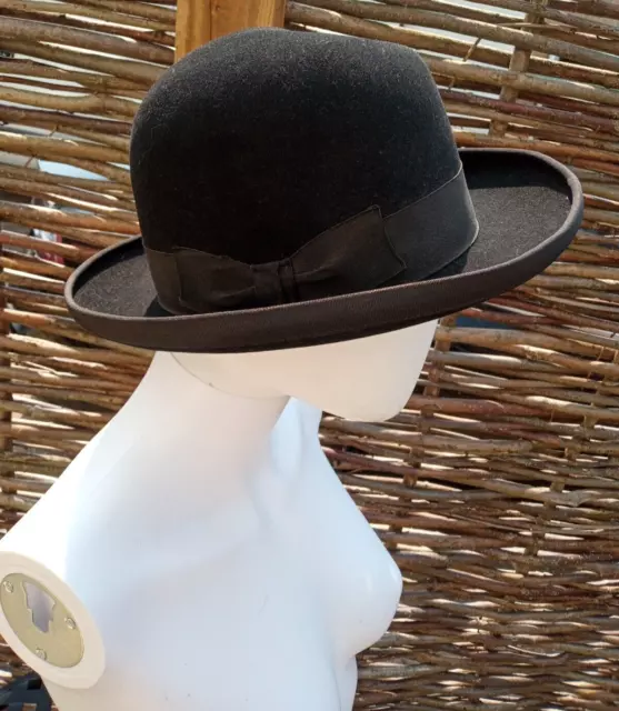 True Vintage mid Century black trilby bowler style felt hat