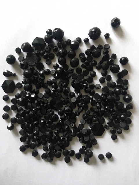 Lot De 10 Perles Anciennes En Jais Noir Triangulaires Facettées - Art Déco / Belle Époque - Passementerie