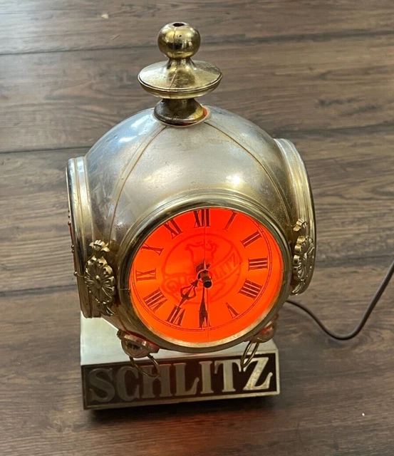 Vintage 1972 RARE Schlitz Lighted Clock/Sign, light & clock work!