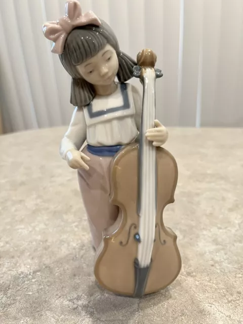 Lladro NAO Daisa Girl Playing Cello Porcelain Figurine #1879 *READ AD*