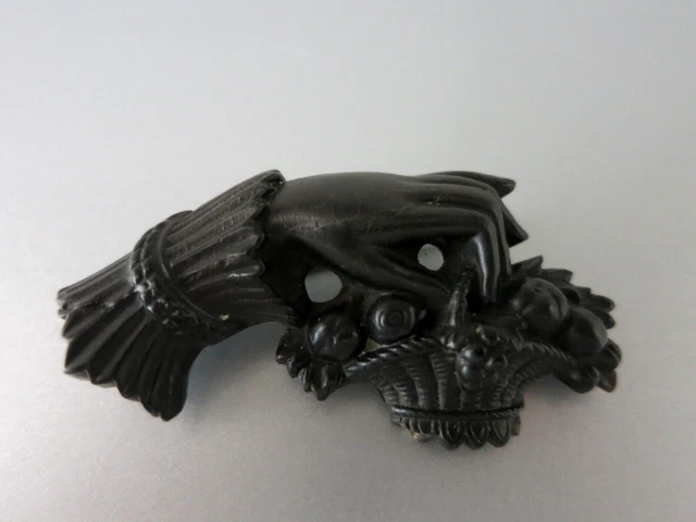 Antik BROSCHE Gutta Percha Bog Oak HAND Viktorianisch Jet Imitation England 1880