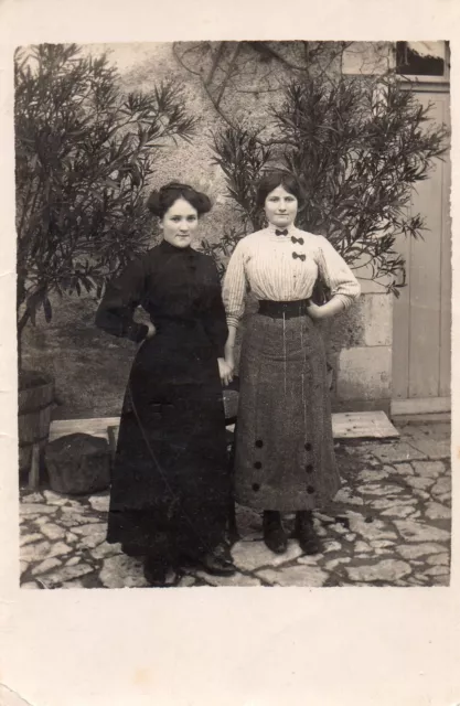 BE744 Carte Photo vintage card RPPC Femme woman jardin mode fashion robe dress