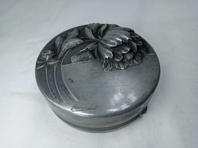 Boîte En étain Art Nouveau Signée – Décor Pommes De Pin, Circa 1900