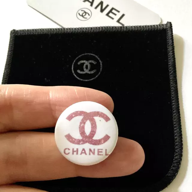 CHANEL BADGE & POCHETTE VELOURS SIGLE Gift VIP Paris Haute Couture