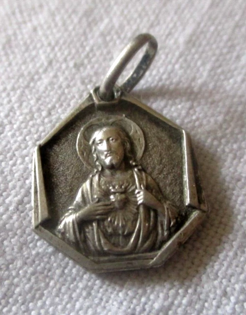 Médaille Du Sacré Coeur En Bas Relief En Or 18 Carats