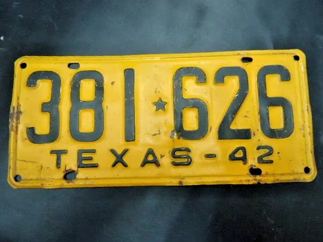 VINTAGE 1942 TEXAS USA LICENSE PLATE 381 626 BARN FIND MANCAVE BAR GARAGE 13x6