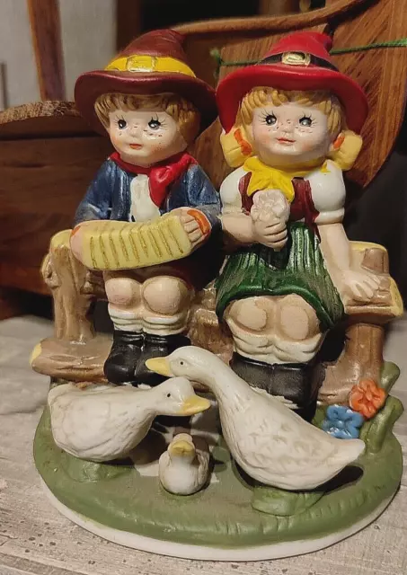 schöne Porzellanfigur Bisquitporzellan Junge und Mädchen mit Gänsen für Sammler