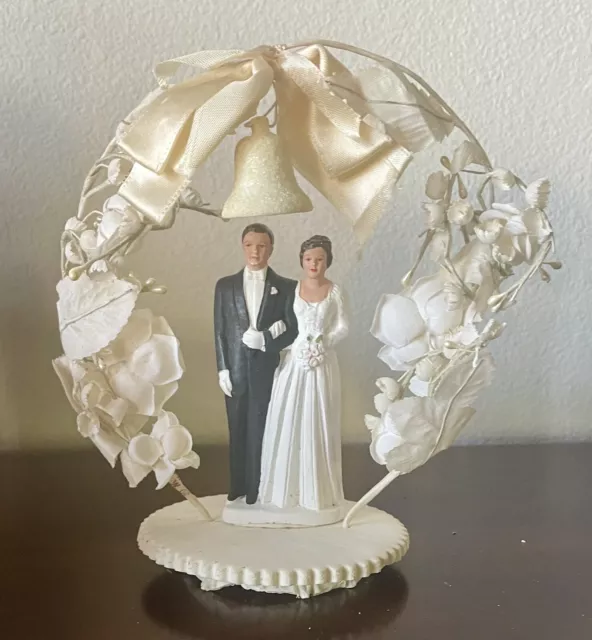 Vtg Antique Wedding Cake Topper Plastic 1950’s Arch Flowers Brunette Bride Groom