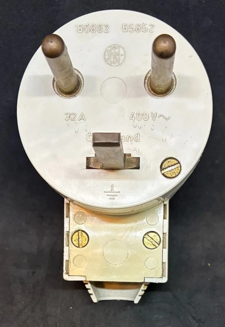 Fiche Mâle Legrand Bakélite 380V 32A 3 Phases + Neutre + Terre – Neuve