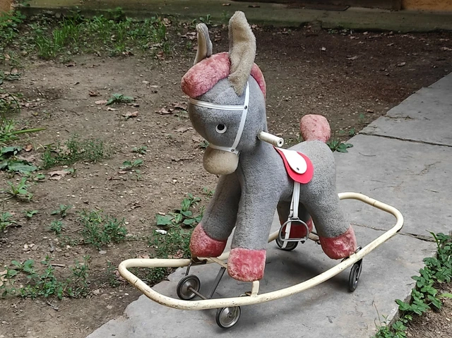 Ancien Jolie Cheval Jouet à Roulette cheval Entièrement en Plastique  Vintage