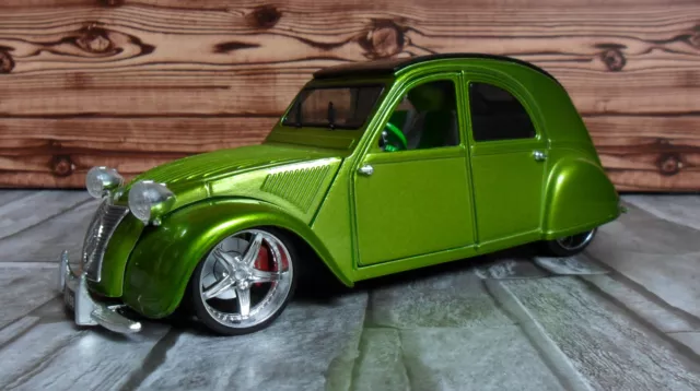 1952  Citroen 2 CV   /  Maisto Custom Shop   1:18