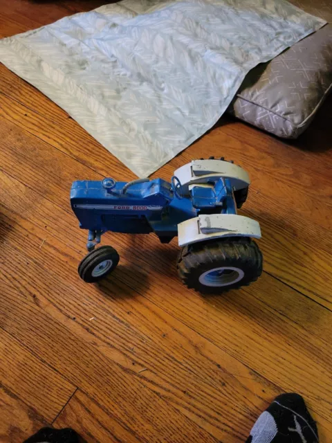 Vintage ERTL Metal Ford 8000 Toy Tractor 1/12 scale -