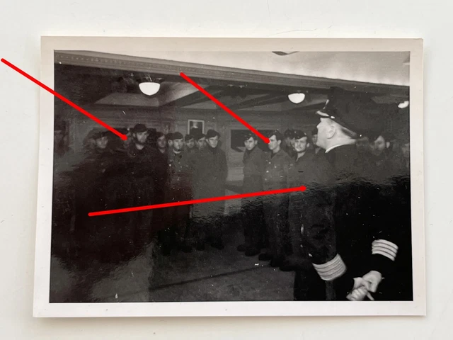 FOTO KRIEGSMARINE, UBOOT FDU spricht zur Besatzung von U 387, Peters