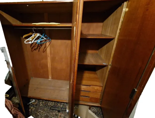 Vends armoire penderie,3 portes en Bois