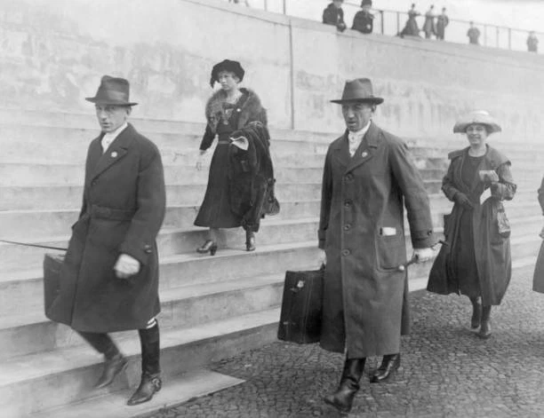 Count Countess COUNT SCHAESBERG COUNTESS Mary von Schaesberg and equestrian Ri- 1920 ...
