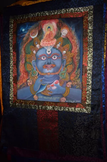 Thangka „Mahakalakopf mit Amitabha & Totenköpfen“, Tibet, Seidenbrokat, 112x85cm