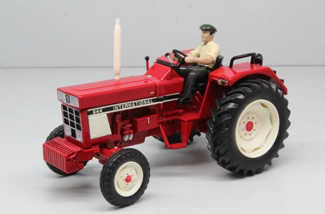 Tracteur limité à 2500 pièces - INTERNATIONAL 1056 XL 4WD