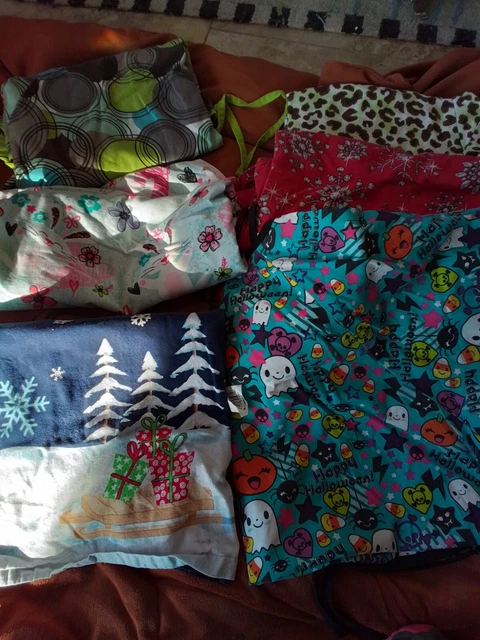 Lot of 6 Women's Scrub tops XL seasonal theme & non seasonal pull over x large
