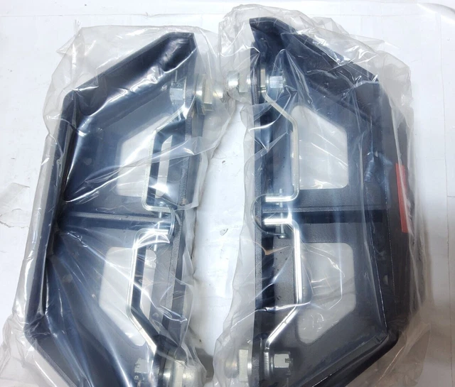 New Curt 16024 GM Puck System 5th Wheel Legs for Silverado/Sierra 2500/3500 HD