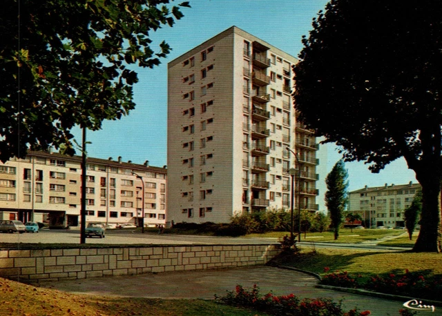Franconville, résidence du moulin, la tour, nouveaux ensembles près de la mairie