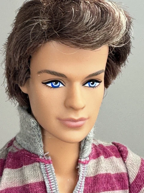 BARBIE FASHIONISTAS KEN Doll 1999 Mattel Articulated Ryan Blue Eyes
