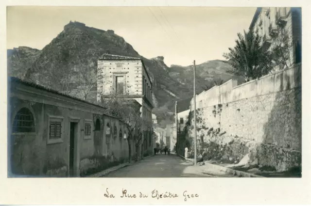 Italie, Sicile, Taormina, la rue du théâtre Grec  Vintage print Photomécaniq